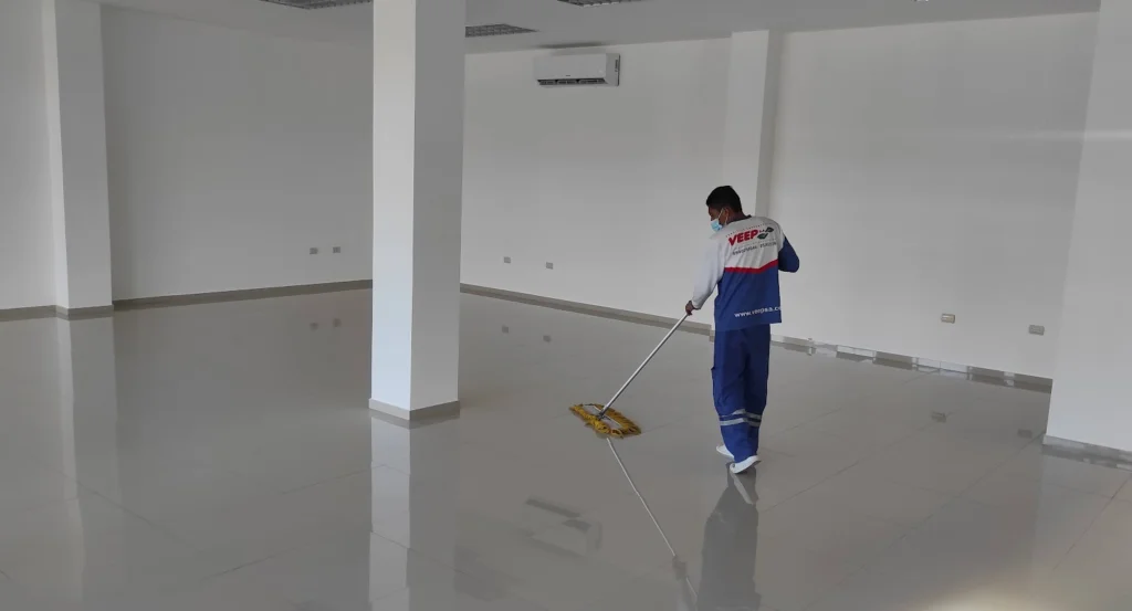 Cómo Cuidar tus Pisos en Porcelanato para que Luzcan como Nuevos por Años